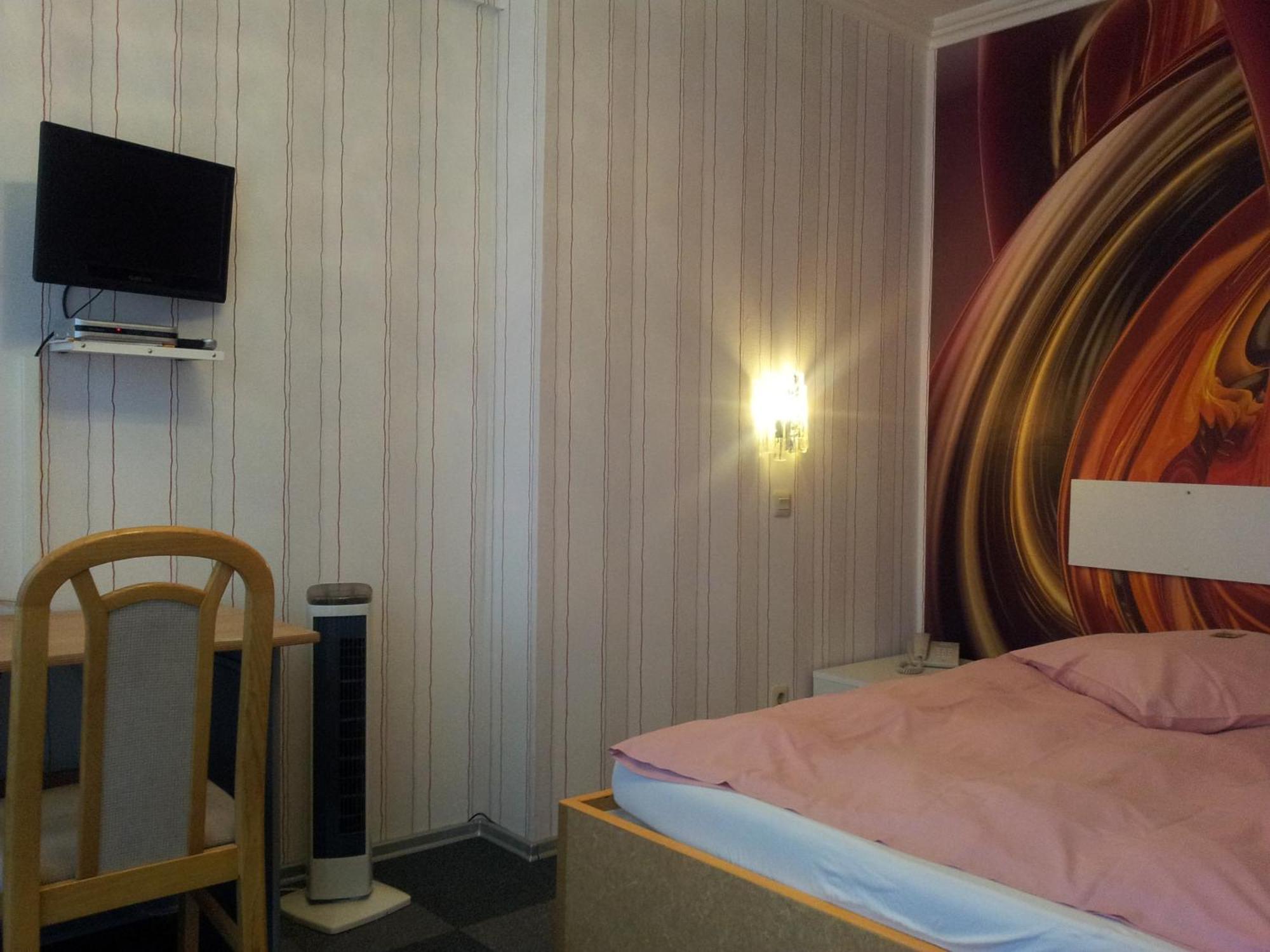 Am Hallenbad Hotel Garni Ratingen Dış mekan fotoğraf
