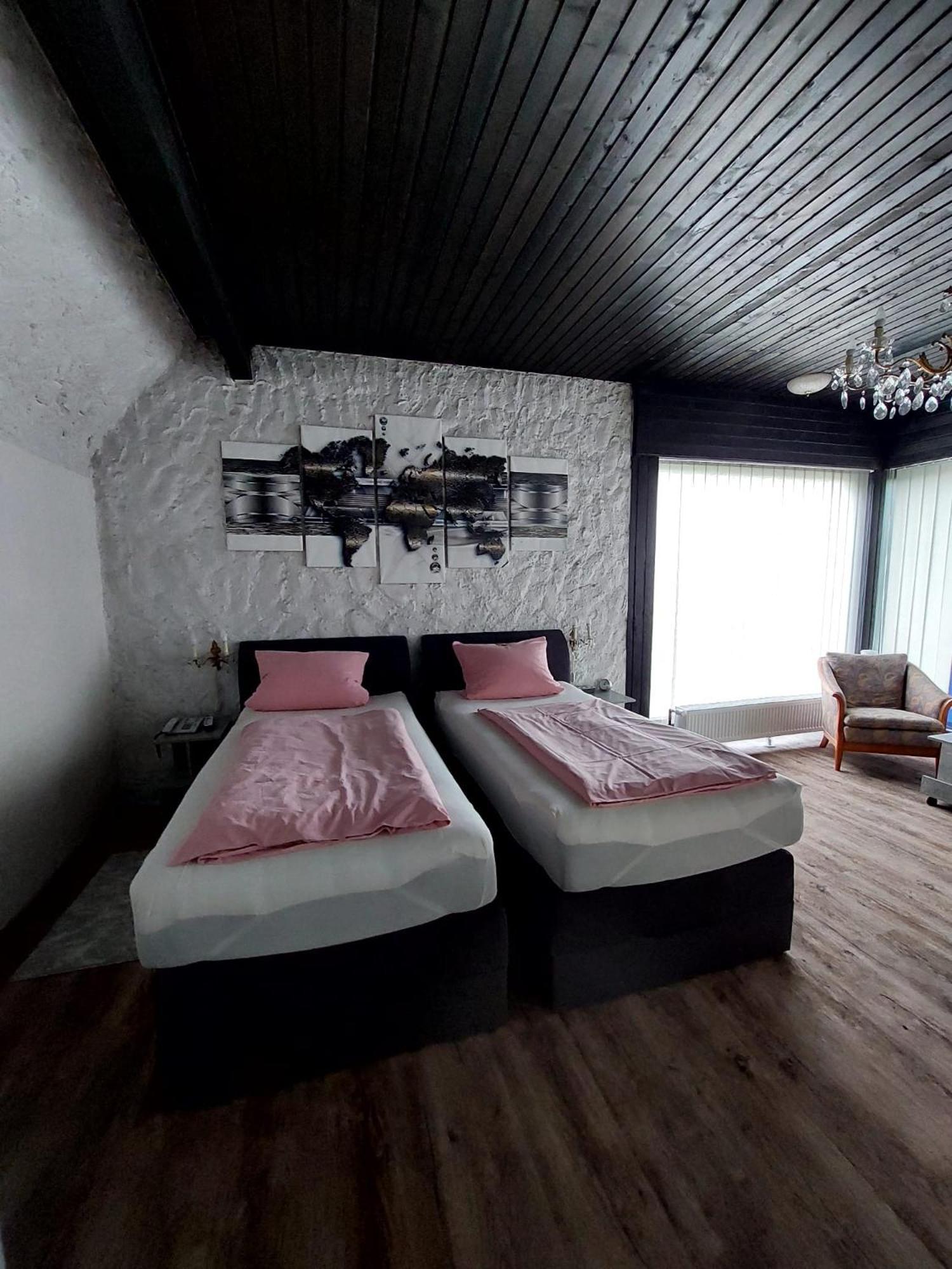 Am Hallenbad Hotel Garni Ratingen Dış mekan fotoğraf